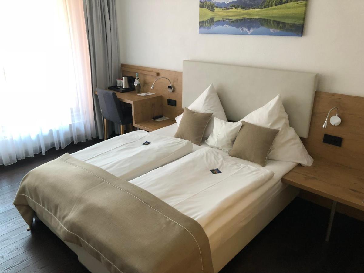 Hotel Zum Hirsch Wertingen Extérieur photo