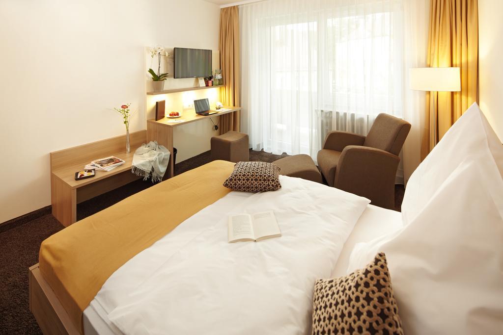 Hotel Zum Hirsch Wertingen Extérieur photo