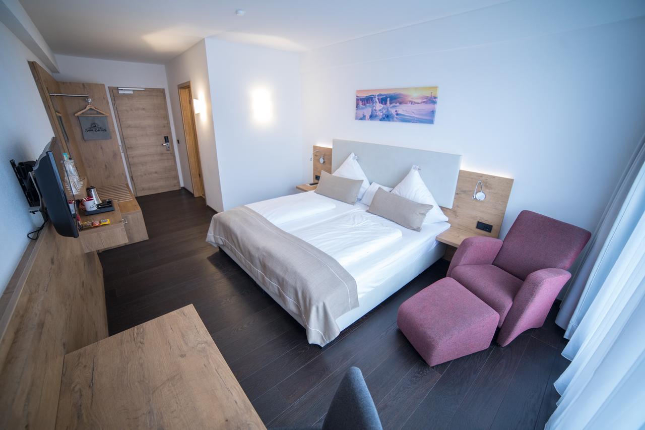 Hotel Zum Hirsch Wertingen Extérieur photo