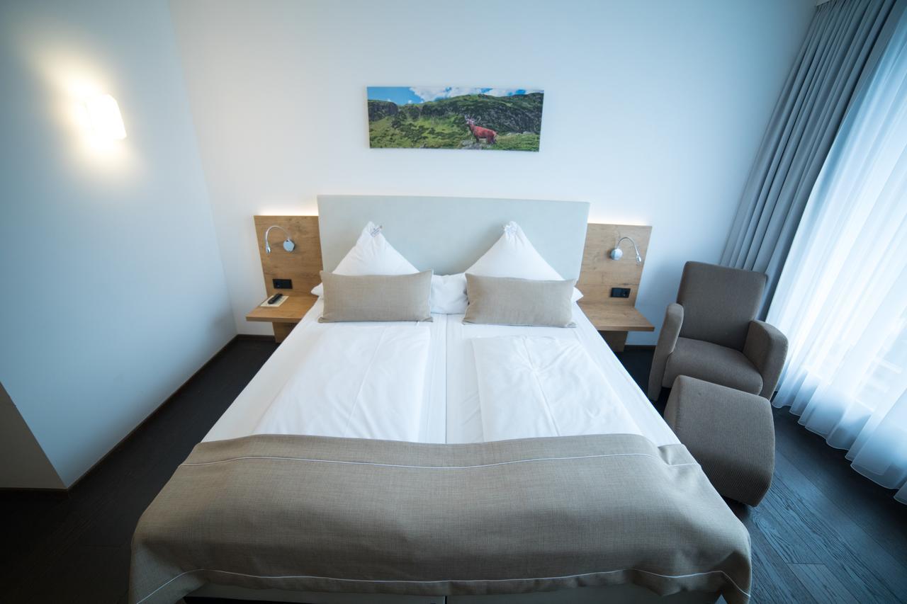Hotel Zum Hirsch Wertingen Extérieur photo