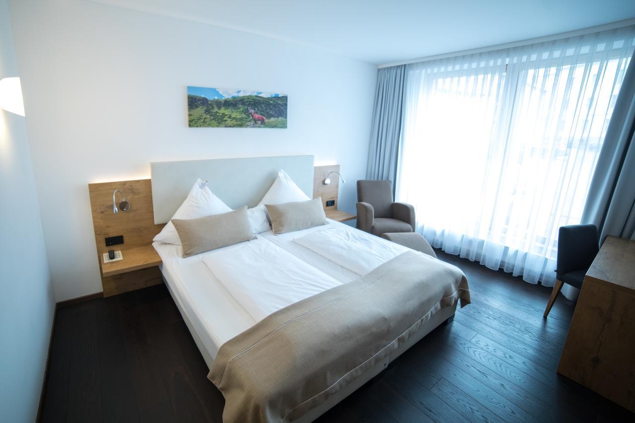 Hotel Zum Hirsch Wertingen Extérieur photo