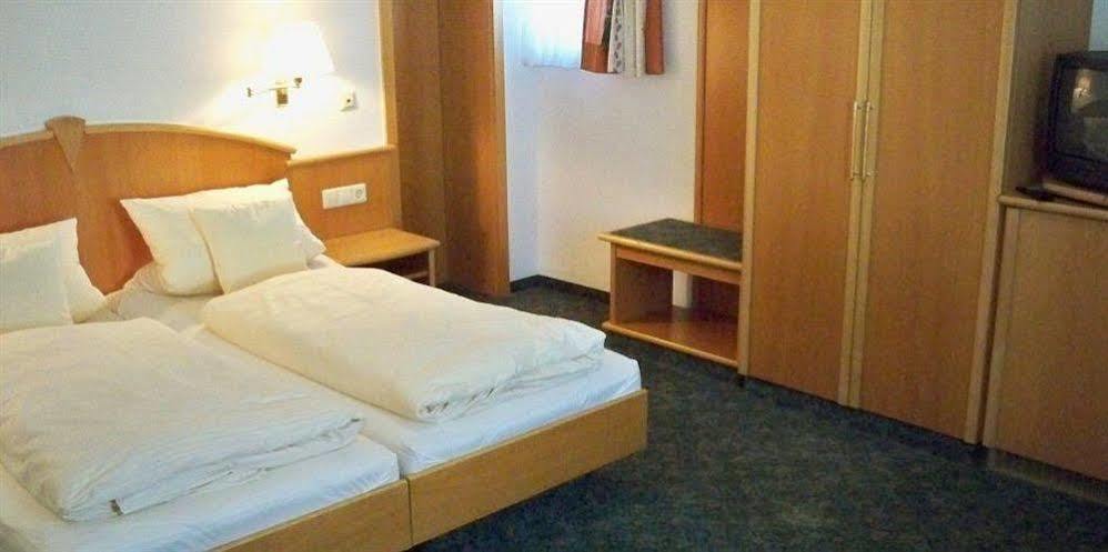 Hotel Zum Hirsch Wertingen Extérieur photo